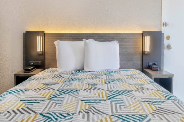 Foto van 1 tweepersoonsbed (queensize) | Rookvrij, Keuken - Vakantiehuis in Effingham - BedRoom