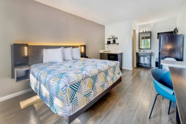 Foto van 1 tweepersoonsbed (queensize) | Rookvrij, Keuken - Vakantiehuis in Effingham - BedRoom