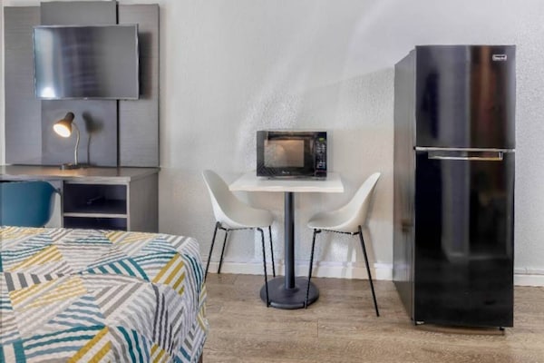 Foto van 1 tweepersoonsbed (queensize) | Rookvrij, Keuken - Vakantiehuis in Effingham - BedRoom