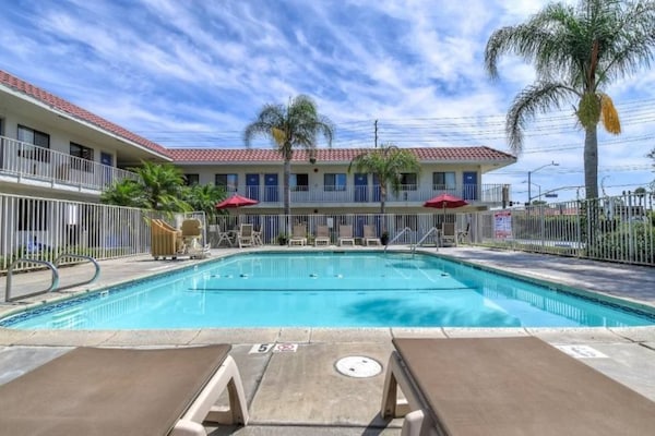 Foto van 2 Volledige Bedden | Niet Rokend - Vakantiehuis in Corona CA - Pool