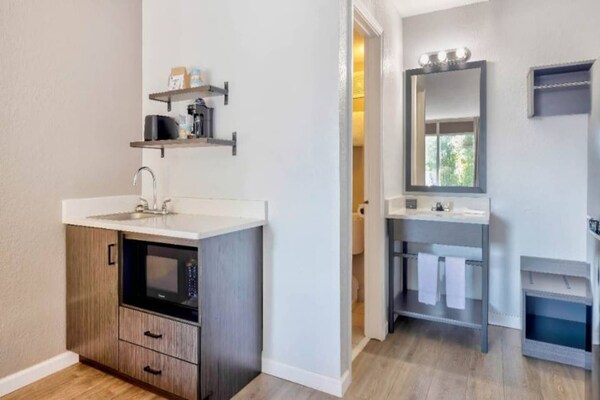Foto van 2 tweepersoonsbedden | Suite, NSMK, Keuken - Vakantiehuis in Effingham - Kitchen
