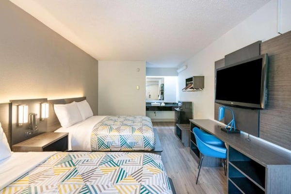 Foto van 2 tweepersoonsbedden|Mobiele toegang|Douche| Nsmk - Vakantiehuis in Charlotte NC - BedRoom