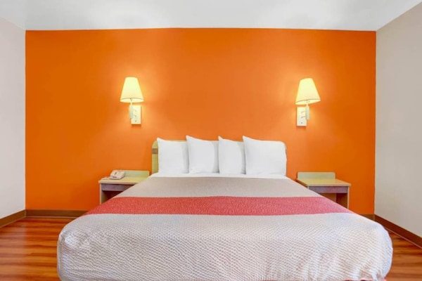 Foto van 1 kingsize bed | Rookvrij, koelkast - Vakantiehuis in Española - BedRoom