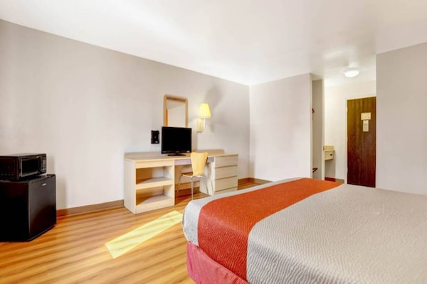 Foto van 1 kingsize bed | Rookvrij, koelkast - Vakantiehuis in Española - BedRoom