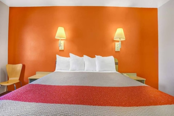 Foto van 1 kingsize bed | Rookvrij, koelkast - Vakantiehuis in Española - BedRoom