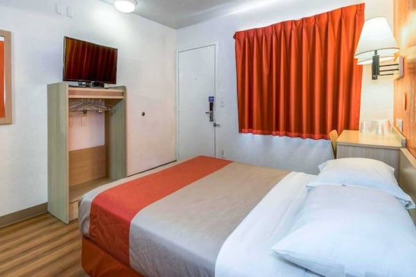 Foto van 1 tweepersoonsbed (queensize) | Rookvrij - Vakantiehuis in Corona CA - BedRoom