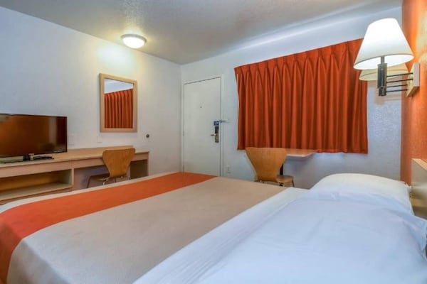 Foto van 1 tweepersoonsbed (queensize) | Rookvrij - Vakantiehuis in Corona CA - BedRoom
