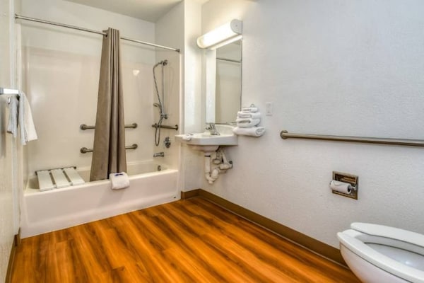Foto van 1 tweepersoonsbed (queensize) | Rookvrij - Vakantiehuis in Corona CA - Facilities