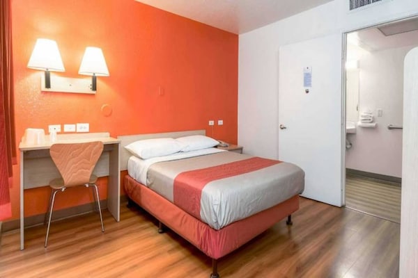 Foto van 1 tweepersoonsbed (queensize) | Rookvrij - Vakantiehuis in Corona CA - BedRoom