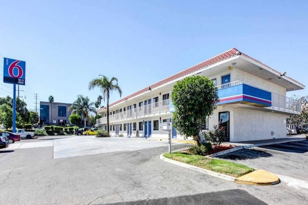 Foto van 1 tweepersoonsbed (queensize) | Rookvrij - Vakantiehuis in Corona CA - ExteriorSummer