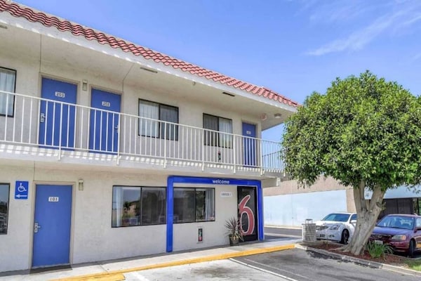 Foto van 1 tweepersoonsbed (queensize) | Rookvrij - Vakantiehuis in Corona CA - ExteriorSummer