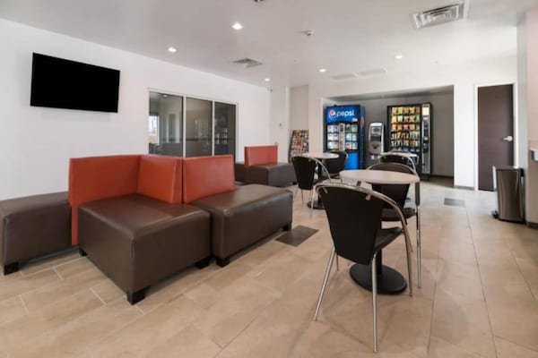 Foto van 1 tweepersoonsbed (Queensize) | Badkuip met toegang voor mi - FloorPlan