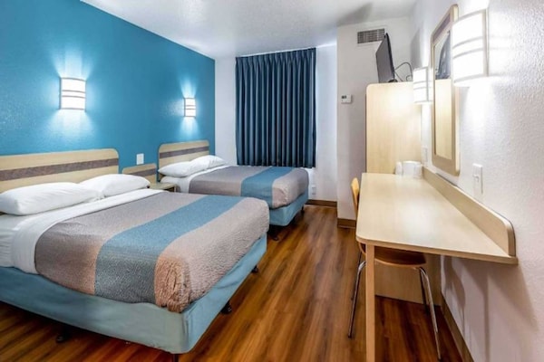 Foto van 2 tweepersoonsbedden | Niet-roken, koelkast - Vakantiehuis in Caseyville - BedRoom