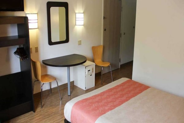 Foto van 2 tweepersoonsbedden | Niet-roken - Vakantiehuis in Milan - BedRoom