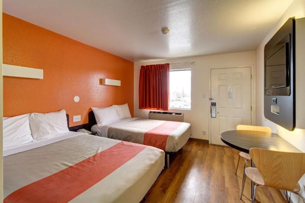 Foto van 2 tweepersoonsbedden|Roken toegestaan, magnetron - Vakantiehuis in Amherst - BedRoom