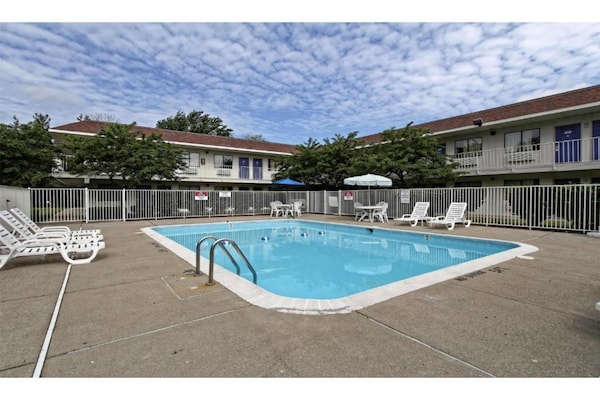 Foto van 1 tweepersoonsbed (queensize) | Rookvrij - Vakantiehuis in Amherst - PoolOfHouse