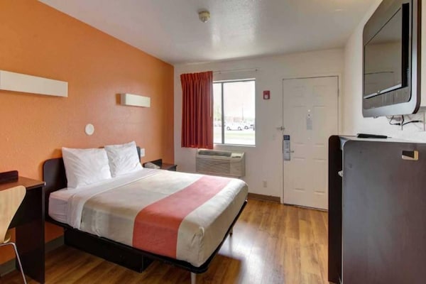 Foto van 1 tweepersoonsbed (queensize)|Niet-roken, koelkast - BedRoom