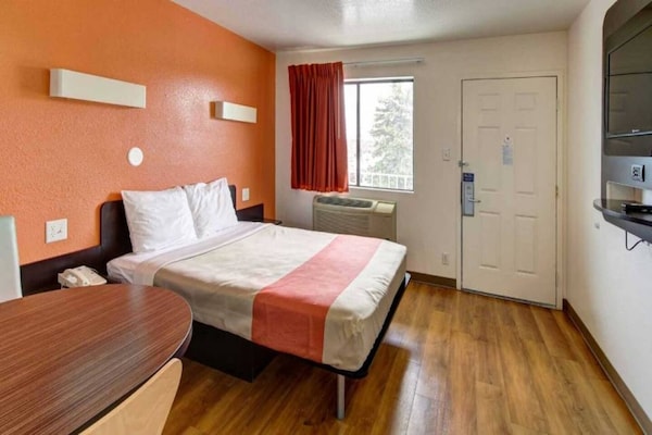 Foto van 1 tweepersoonsbed (queensize)|Niet-roken, koelkast - BedRoom
