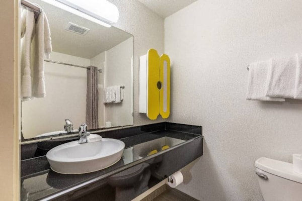 Foto van 1 tweepersoonsbed (queensize) | Rookvrij, Keuken - Vakantiehuis in Orange - Facilities