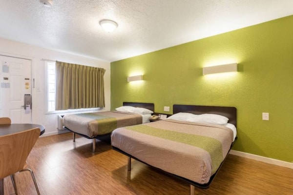 Foto van 2 tweepersoonsbedden | Rookvrij - Vakantiehuis in San Rafael - BedRoom