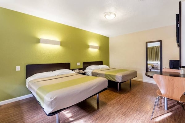 Foto van 2 tweepersoonsbedden | Rookvrij - Vakantiehuis in San Rafael - BedRoom