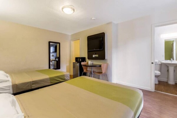 Foto van 2 tweepersoonsbedden | Rookvrij - Vakantiehuis in San Rafael - BedRoom