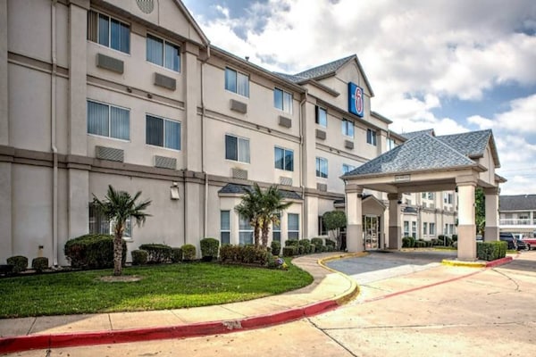 Foto van 2 tweepersoonsbedden | Suite, Smk, Slaapbank - Vakantiehuis in Dallas - ExteriorSummer