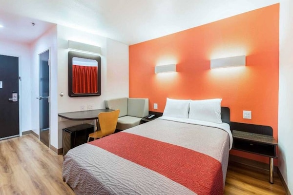 Foto van 1 tweepersoonsbed (queensize)|Rookvrij| Koelkast - Vakantiehuis in Fort Worth - BedRoom