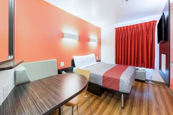 Foto van 1 tweepersoonsbed (queensize)|Rookvrij| Koelkast - Vakantiehuis in Fort Worth - BedRoom