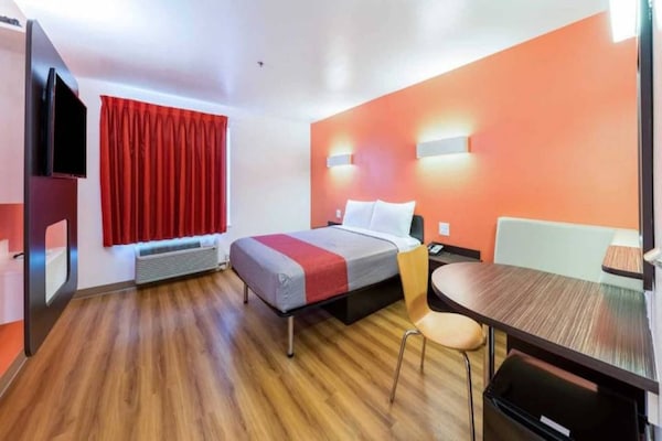 Foto van 1 tweepersoonsbed (queensize)|Rookvrij| Koelkast - Vakantiehuis in Fort Worth - BedRoom
