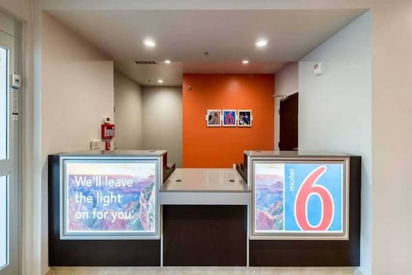 Foto van 2 tweepersoonsbedden | Rookoven, Minikoelkast - Vakantiehuis in Fort Worth - FloorPlan
