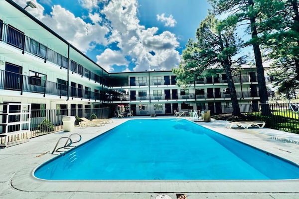 Foto van 2 tweepersoonsbedden | Keuken - Vakantiehuis in Flagstaff AZ - HotelSwimmingPool