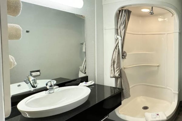 Foto van 2 tweepersoonsbedden | Rookvrij, Keuken - Vakantiehuis in Casper WY - BathRoom