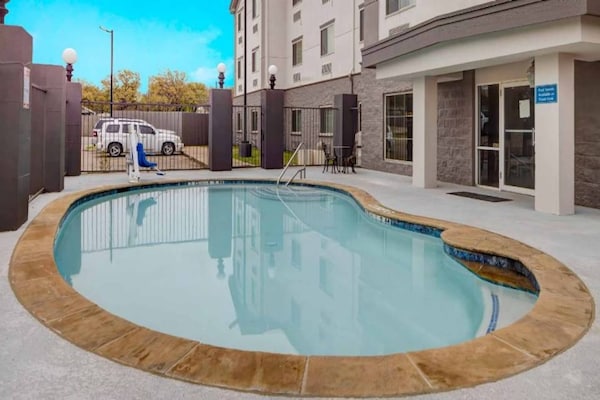 Foto van 2 tweepersoonsbedden | Rolstoeltoegankelijk Nsmk - Vakantiehuis in Balch Springs - Pool