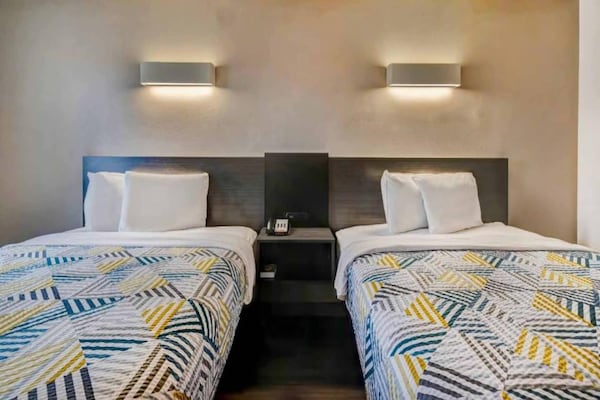 Foto van 2 tweepersoonsbedden | Rolstoeltoegankelijk Nsmk - Vakantiehuis in Balch Springs - BedRoom