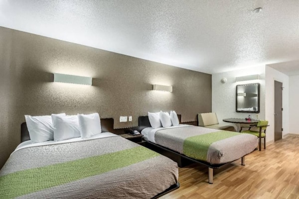 Foto van 2 tweepersoonsbedden | Rookvrij, Keuken - Vakantiehuis in Orange - Facilities