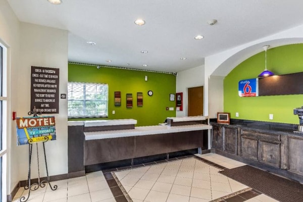 Foto van 2 tweepersoonsbedden | Rookvrij, Keuken - Vakantiehuis in Orange - FloorPlan