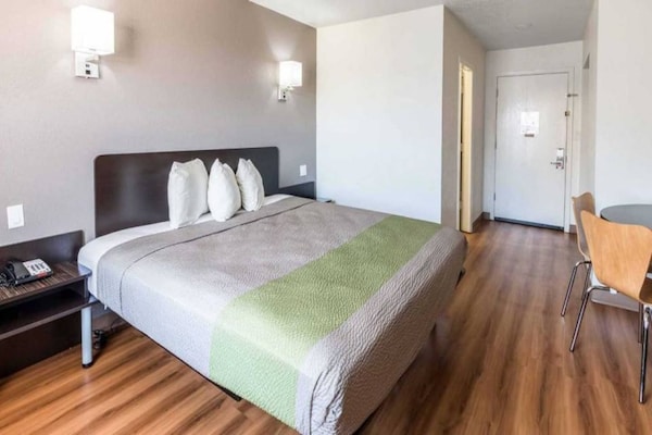 Foto van 1 kingsize bed | Suite, sm, slaapbank - Vakantiehuis in Dallas - BedRoom