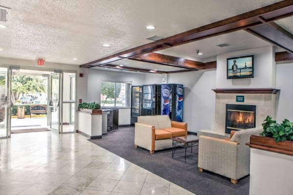 Foto van 2 kingsize bedden | Suite, NSMK, slaapbank - Vakantiehuis in Dallas - FloorPlan