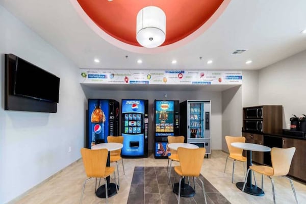 Foto van 2 tweepersoonsbedden | Nsmk, minikoelkast - Vakantiehuis in Fort Worth - FloorPlan