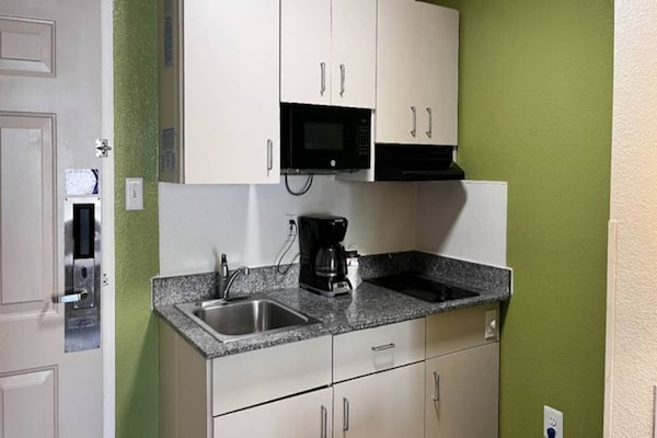 Foto van 1 tweepersoonsbed (queensize) | Toegankelijk voor mindervaliden | NSMK | Keuken - Kitchen