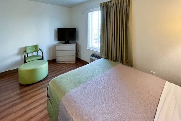 Foto van 1 tweepersoonsbed (queensize) | Toegankelijk voor mindervaliden | NSMK | Keuken - BedRoom