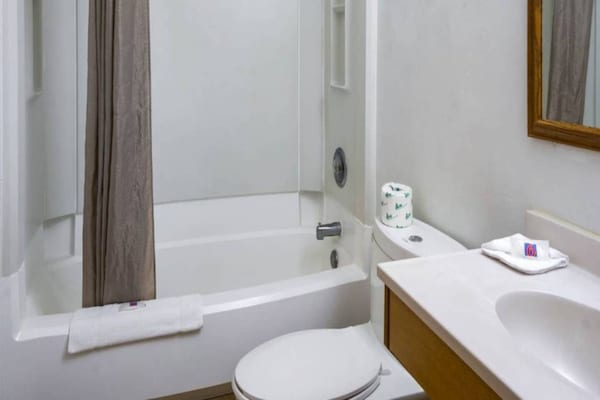 Foto van 1 tweepersoonsbed (queensize) | Toegankelijk voor mindervaliden | NSMK | Keuken - BedRoom