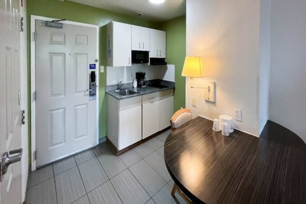 Foto van 1 tweepersoonsbed (queensize) | Toegankelijk voor mindervaliden | NSMK | Keuken - Kitchen