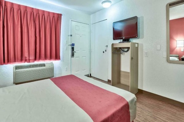 Foto van 1 tweepersoonsbed | Toegankelijk voor mindervaliden / Badkuip / Magnetron - BedRoom
