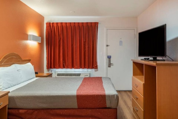 Foto van 1 kingsize bed | Rookvrij - Vakantiehuis in Concord - BedRoom