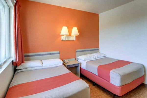 Foto van 2 tweepersoonsbedden | Koelkast - Vakantiehuis in Casper WY - BedRoom
