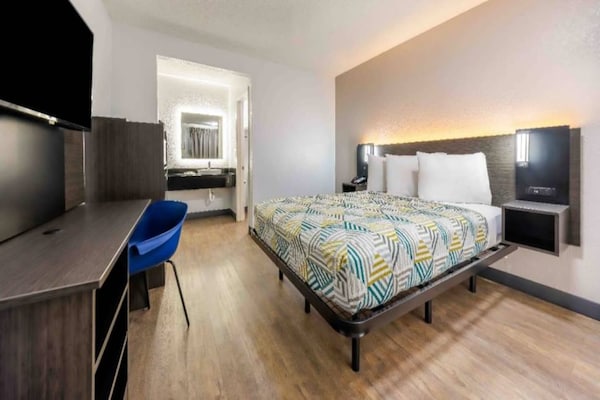 Foto van 1 kingsize bed | Roken toegestaan | Fort Worth - Vakantiehuis in Fort Worth TX - BedRoom