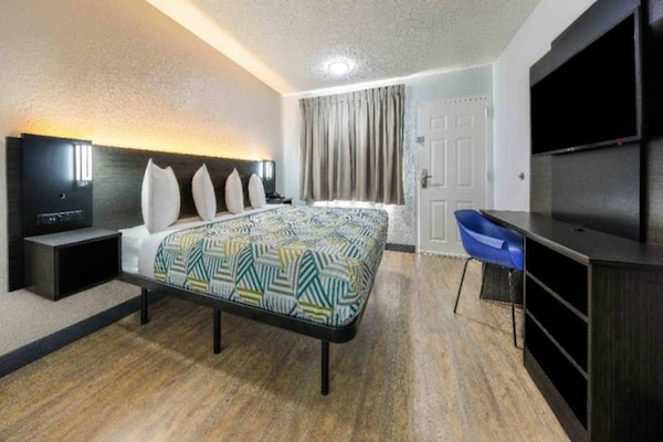 Foto van 1 kingsize bed | Roken toegestaan | Fort Worth - Vakantiehuis in Fort Worth TX - BedRoom