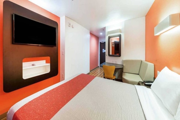 Foto van 1 tweepersoonsbed (Queensize) | Nsmk, minikoelkast - BedRoom